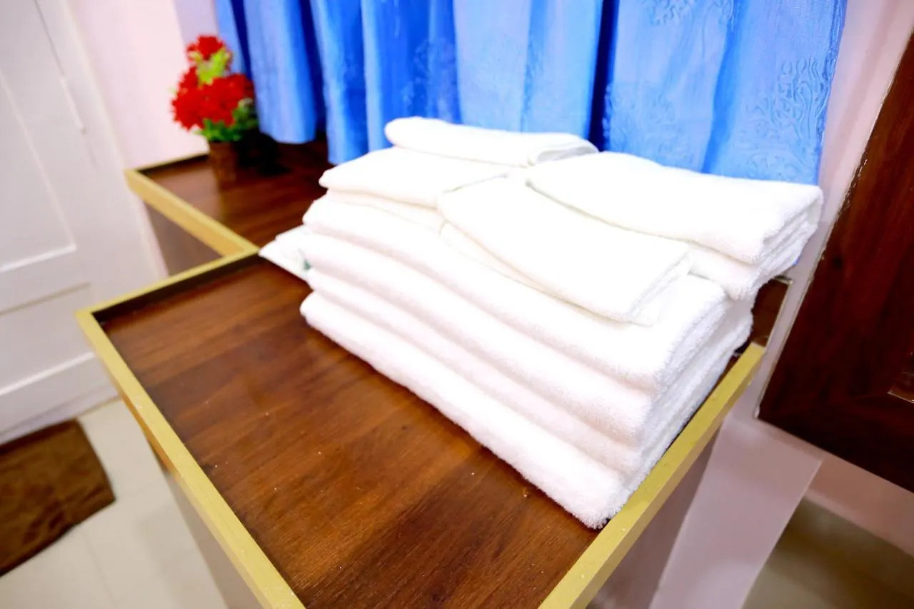 Base9 Cochin Airport Hotel Nedumbassery 0*,